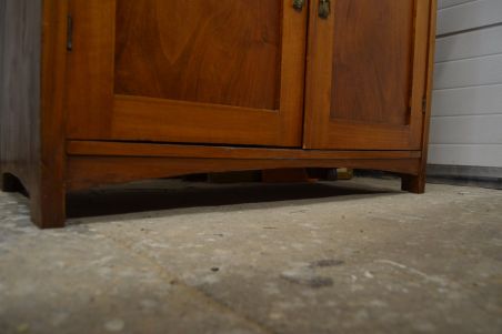 (L-583) Peegliga kummut (L-583) Peegliga kummut