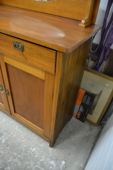 (L-583) Peegliga kummut (L-583) Peegliga kummut