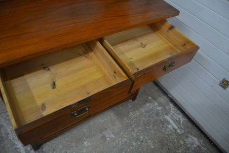 (L-583) Peegliga kummut (L-583) Peegliga kummut