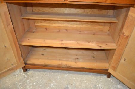 (L-583) Peegliga kummut (L-583) Peegliga kummut