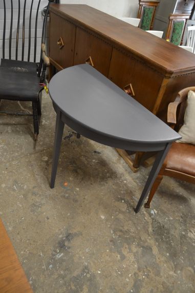 (L-547/3) Tumehall konsoollaud