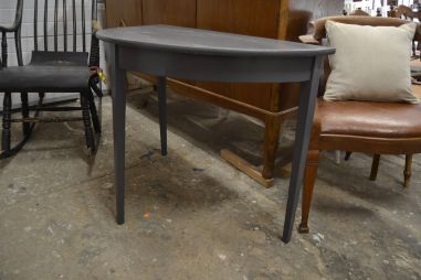 (L-547/3) Tumehall konsoollaud