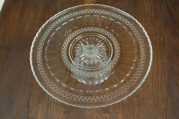 (n-6588) Kõrgel jalal klaasist tordivaagen 2