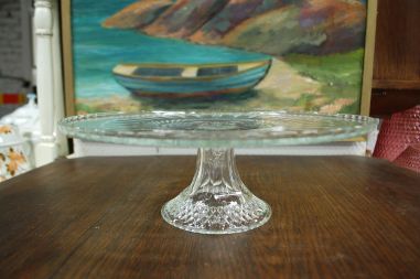 (n-6588) Kõrgel jalal klaasist tordivaagen