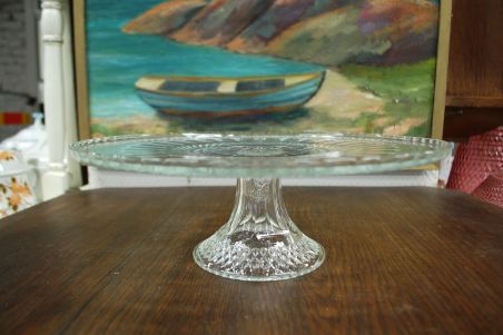 (n-6588) Kõrgel jalal klaasist tordivaagen