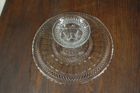 (n-6588) Kõrgel jalal klaasist tordivaagen