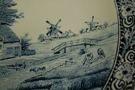 (n-6602) Boch Delfts Sonneville suur vaagen- seinataldrik