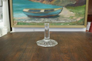 (n-6609) Kõrgel jalal klaasist tordivaagen