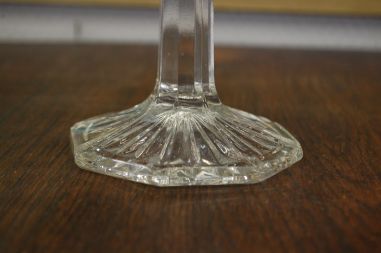 (n-6609) Kõrgel jalal klaasist tordivaagen