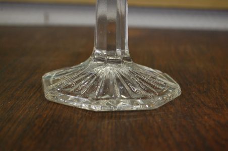 (n-6609) Kõrgel jalal klaasist tordivaagen