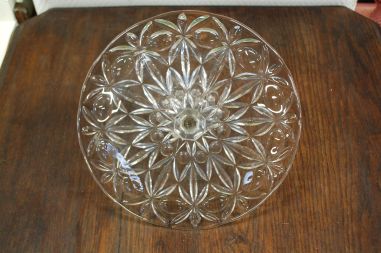 (n-6609) Kõrgel jalal klaasist tordivaagen