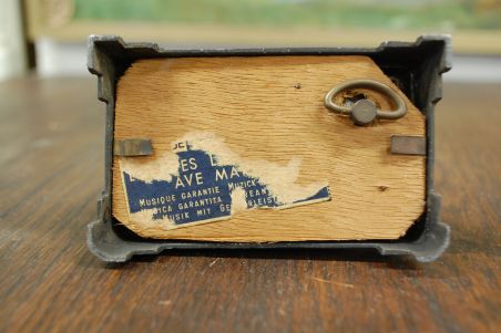 (n-6649) La Grotte de Lourdes,  metallist mängutoos