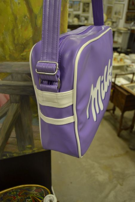 (n-6663) Retro Milka õlakott, tootja Mano (n-6663) Retro Milka õlakott, tootja Mano