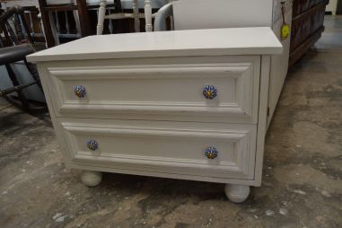 (L-586) Valge 2 sahtliga kummut