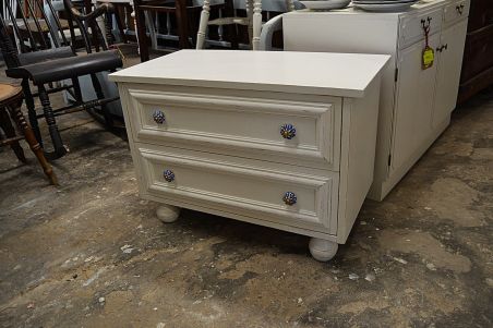 (L-586) Valge 2 sahtliga kummut