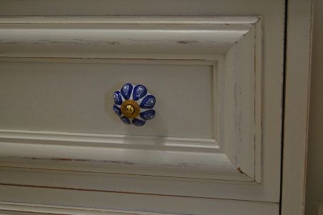 (L-586) Valge 2 sahtliga kummut