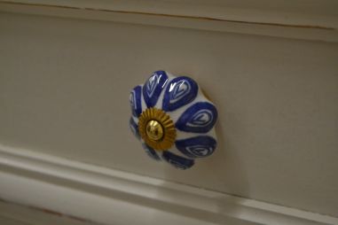 (L-586) Valge 2 sahtliga kummut