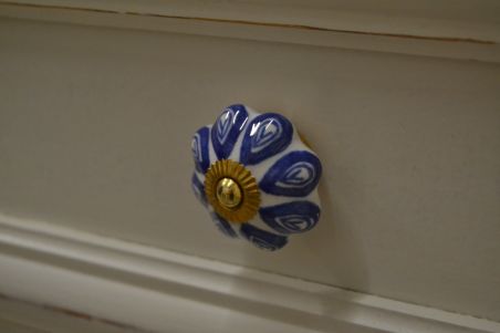 (L-586) Valge 2 sahtliga kummut