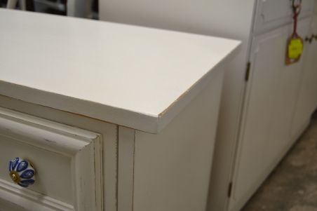 (L-586) Valge 2 sahtliga kummut