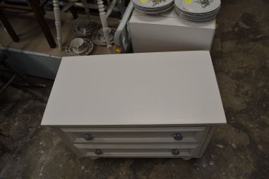 (L-586) Valge 2 sahtliga kummut