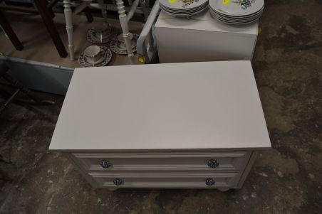 (L-586) Valge 2 sahtliga kummut