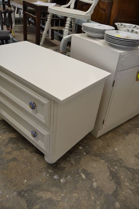 (L-586) Valge 2 sahtliga kummut