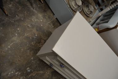 (L-586) Valge 2 sahtliga kummut