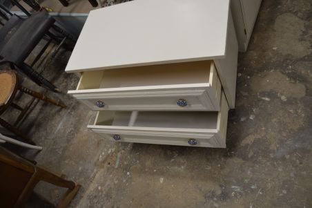 (L-586) Valge 2 sahtliga kummut