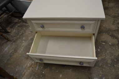 (L-586) Valge 2 sahtliga kummut