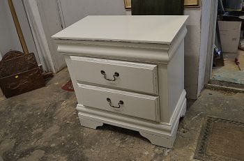 (L-588) Valge kahe sahtliga kummut