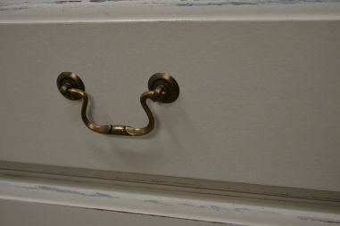 (L-588) Valge kahe sahtliga kummut