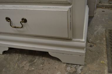 (L-588) Valge kahe sahtliga kummut