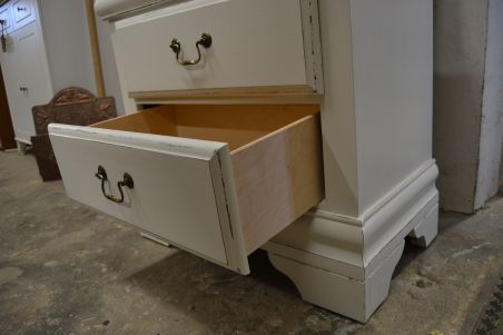 (L-588) Valge kahe sahtliga kummut (L-588) Valge kahe sahtliga kummut