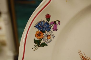 (n-6705) Sarreguemines, Agreste moonide-ja rukkililledega vaagen