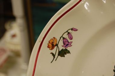 (n-6705) Sarreguemines, Agreste moonide-ja rukkililledega vaagen