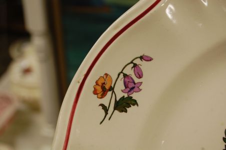 (n-6705) Sarreguemines, Agreste moonide-ja rukkililledega vaagen (n-6705) Sarreguemines, Agreste moonide-ja rukkililledega vaagen