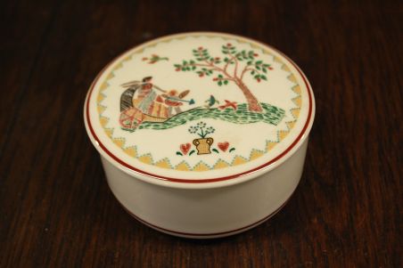 (n-6714) Villeroy & Boch American Sampler, kaanega toos