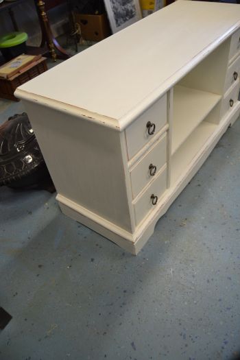 (L-599) Madalam valge kummut, TV alus 2