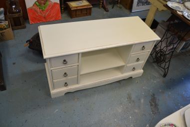 (L-599) Madalam valge kummut, TV alus