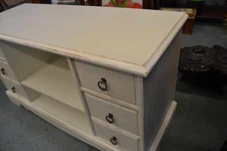 (L-599) Madalam valge kummut, TV alus