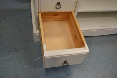 (L-599) Madalam valge kummut, TV alus