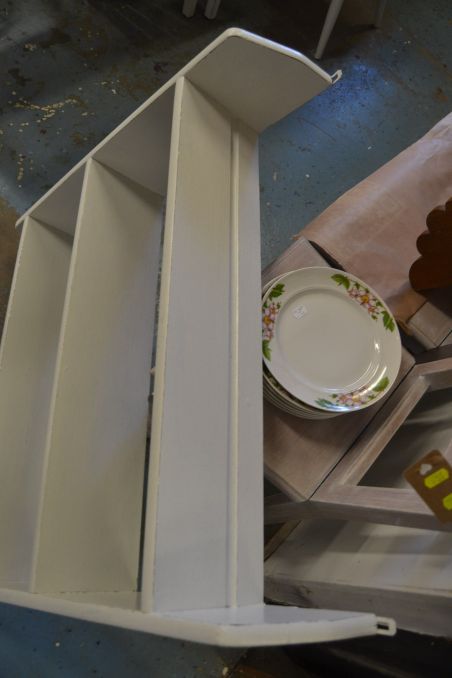 (L-600) Valge seinariiul (L-600) Valge seinariiul