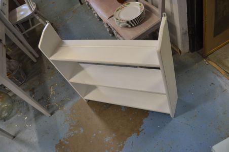 (L-600) Valge seinariiul (L-600) Valge seinariiul