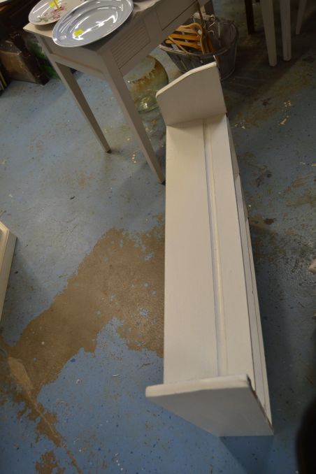 (L-600) Valge seinariiul (L-600) Valge seinariiul