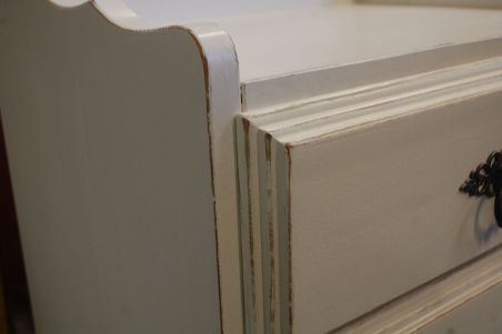 (L-611) Valge väiksem kummut, öökapp (L-611) Valge väiksem kummut, öökapp