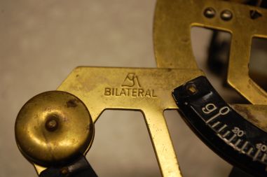 (L-613) Bilateral, vana kirjakaal