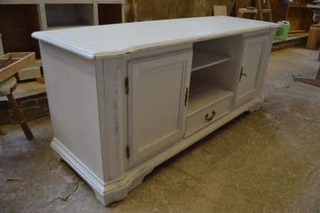 (L-633) Madalam valge kummut, TV alus