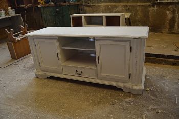 (L-633) Madalam valge kummut, TV alus