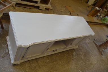 (L-633) Madalam valge kummut, TV alus