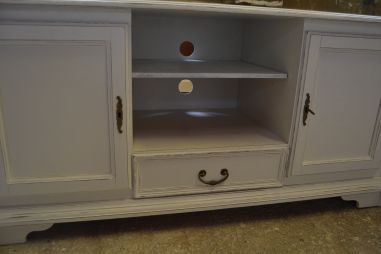 (L-633) Madalam valge kummut, TV alus